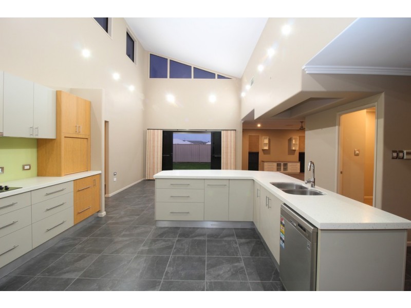 21 Callaghan Street, Emerald QLD 4720