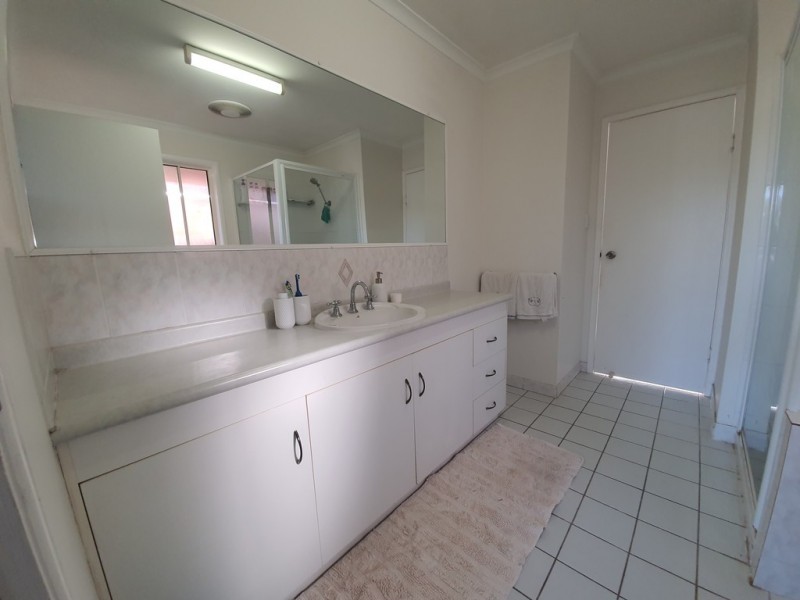 74 Park Avenue, Emerald QLD 4720