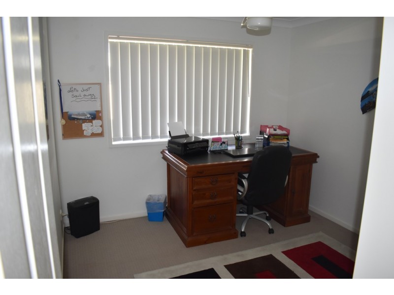 7 Hillcrest Street, Emerald QLD 4720