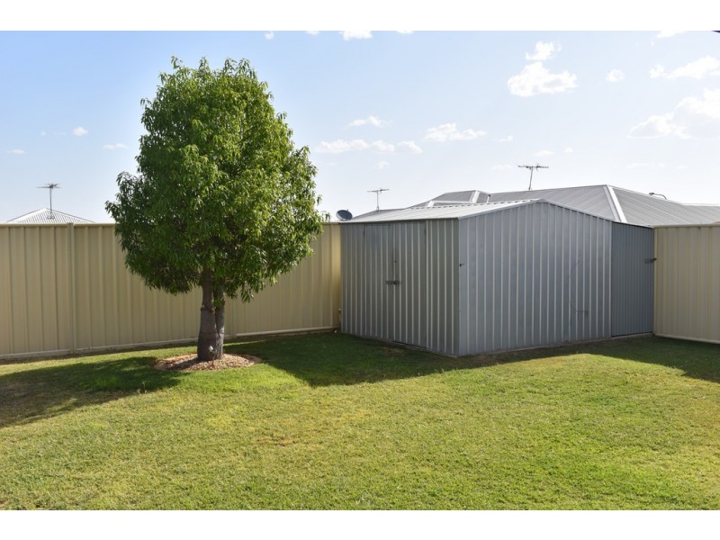 7 Hillcrest Street, Emerald QLD 4720