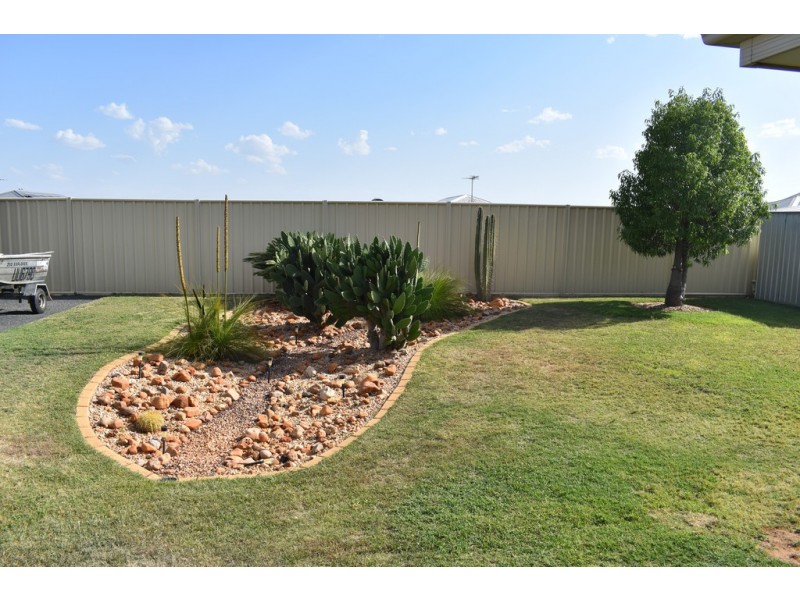 7 Hillcrest Street, Emerald QLD 4720