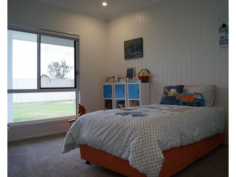 17 Longford, Emerald QLD 4720