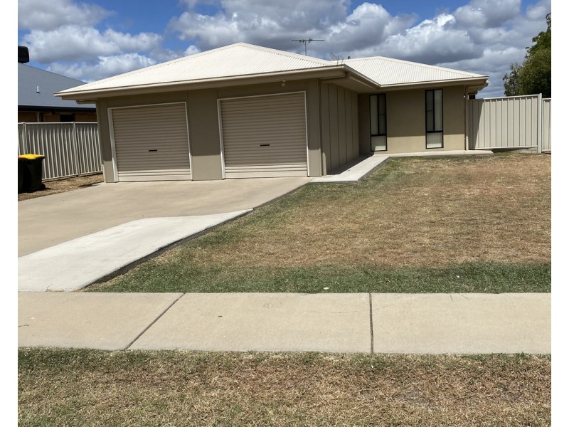 9 Rogers Street, Emerald QLD 4720