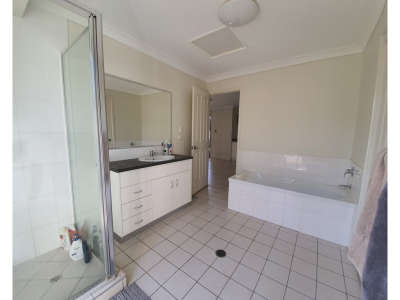 9 Rogers Street, Emerald QLD 4720
