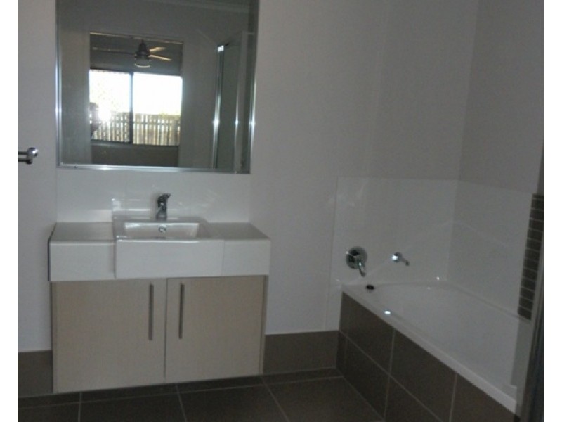 7 Willow Rise 15 Roberts St, Emerald QLD 4720