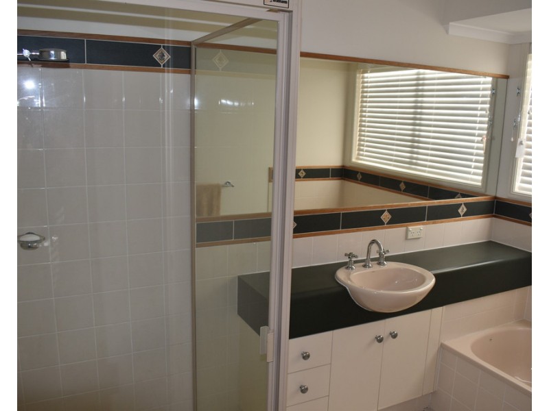 4 Ibell Court, Emerald QLD 4720