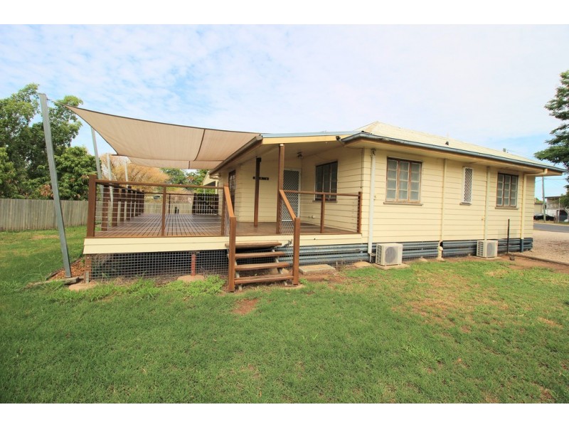 6 Edwards Place, Emerald QLD 4720