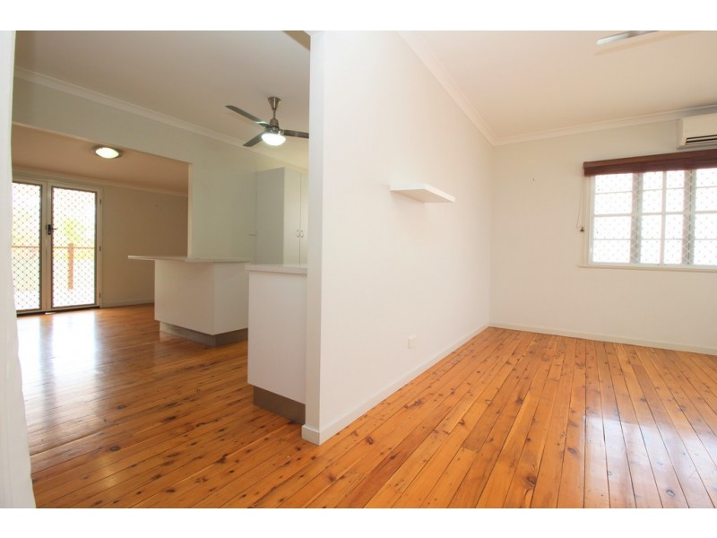 6 Edwards Place, Emerald QLD 4720