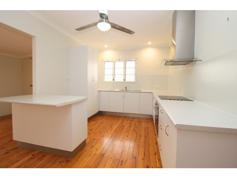 6 Edwards Place, Emerald QLD 4720