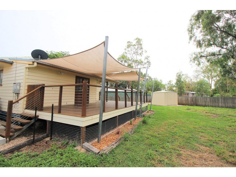 6 Edwards Place, Emerald QLD 4720