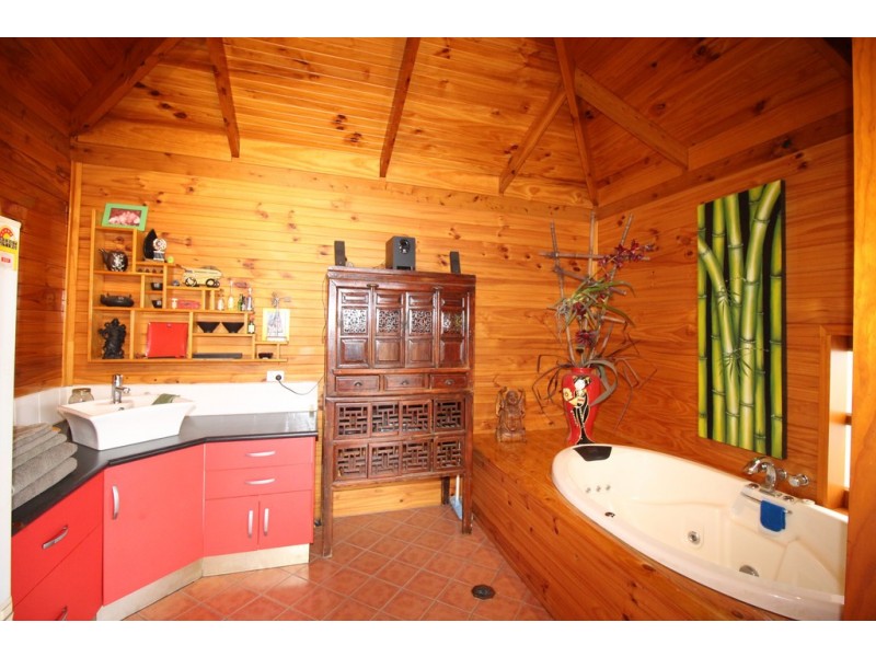 20 Forrest Lane, Emerald QLD 4720