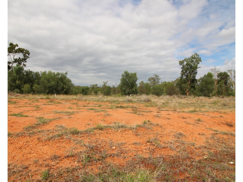 17 Canterbury Road, Emerald QLD 4720