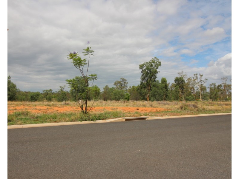 17 Canterbury Road, Emerald QLD 4720