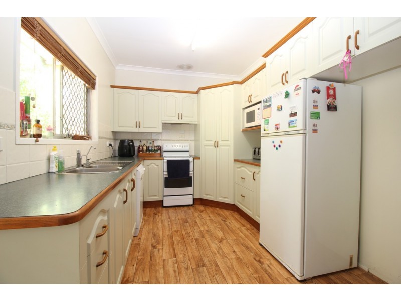 10 Pryor Place, Emerald QLD 4720