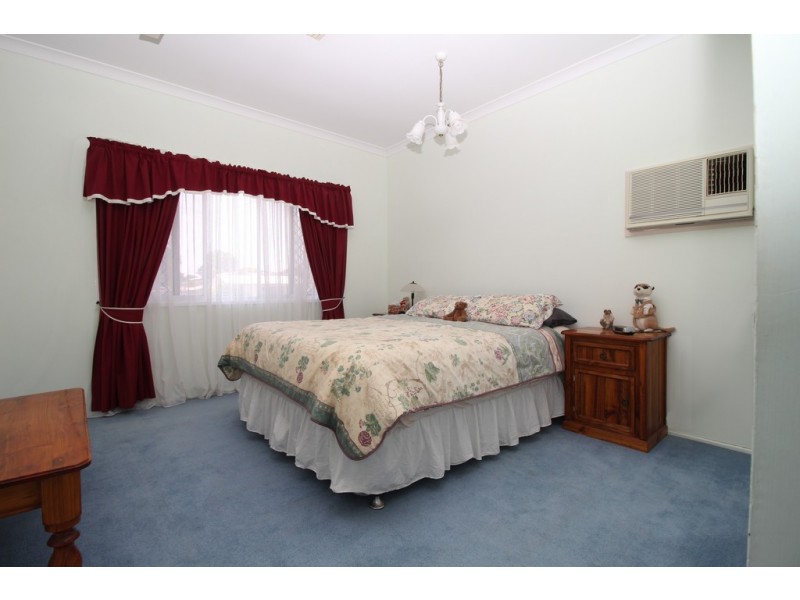 10 Pryor Place, Emerald QLD 4720