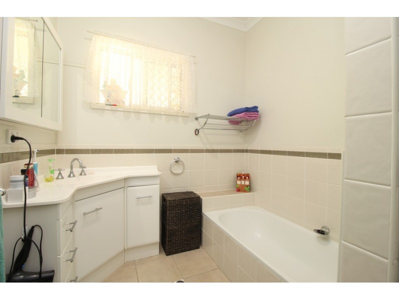 10 Pryor Place, Emerald QLD 4720