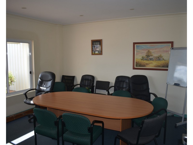 1-5 Daniels Street, Emerald QLD 4720