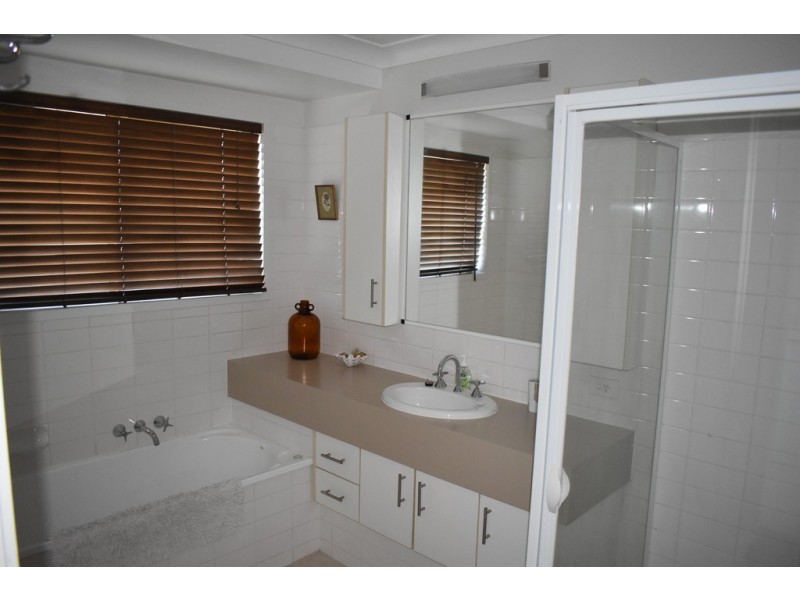 40 Cowan Crescent, Emerald QLD 4720