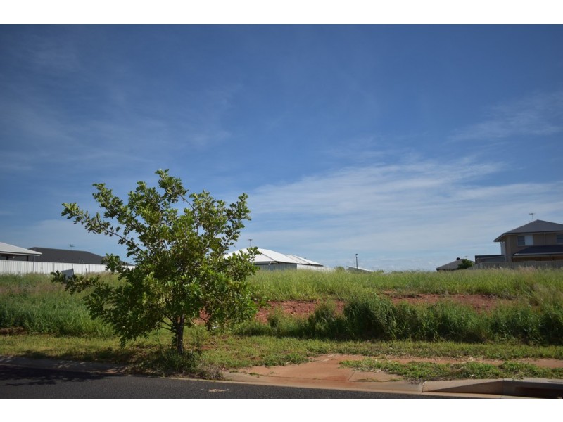 32 Canterbury Road, Emerald QLD 4720