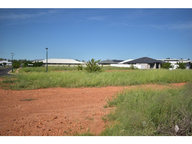 32 Canterbury Road, Emerald QLD 4720