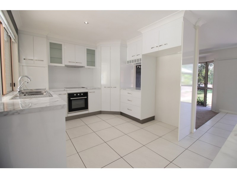 16 Batavia Court, Emerald QLD 4720