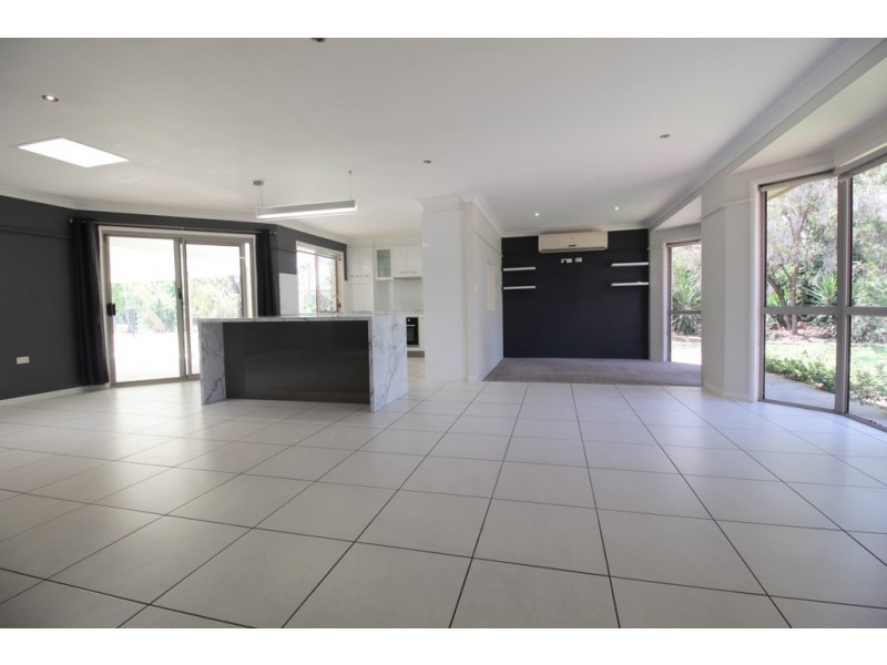 16 Batavia Court, Emerald QLD 4720