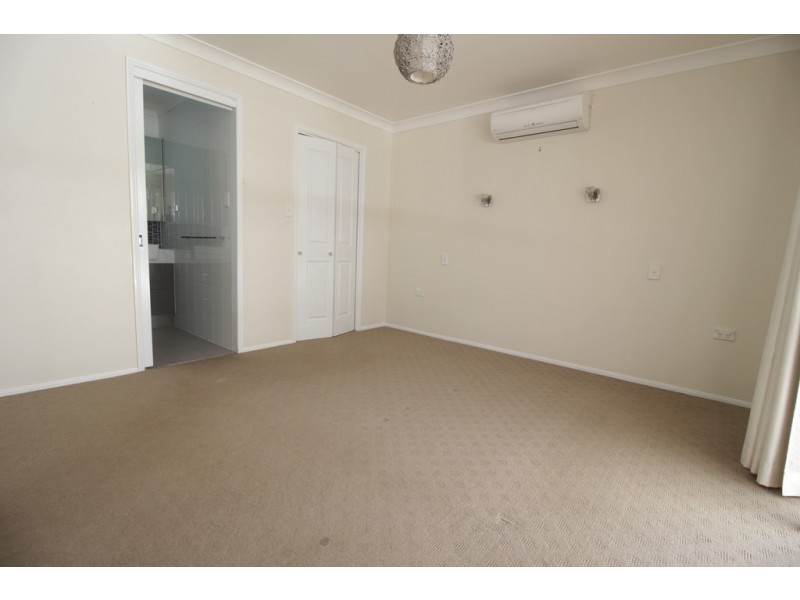 16 Batavia Court, Emerald QLD 4720