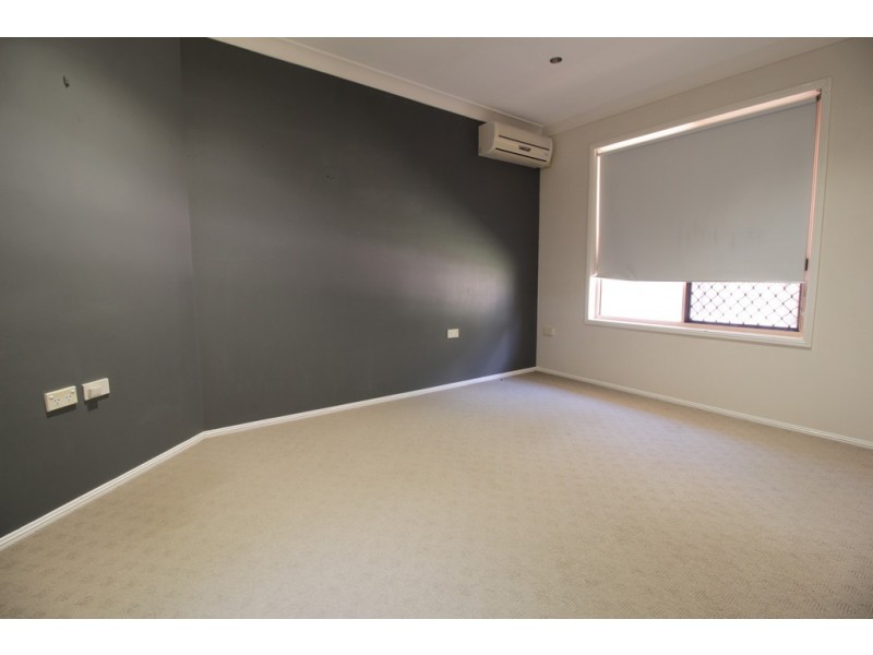 16 Batavia Court, Emerald QLD 4720