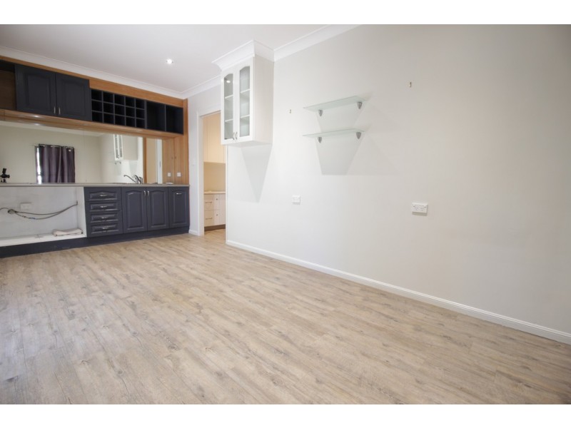 16 Batavia Court, Emerald QLD 4720