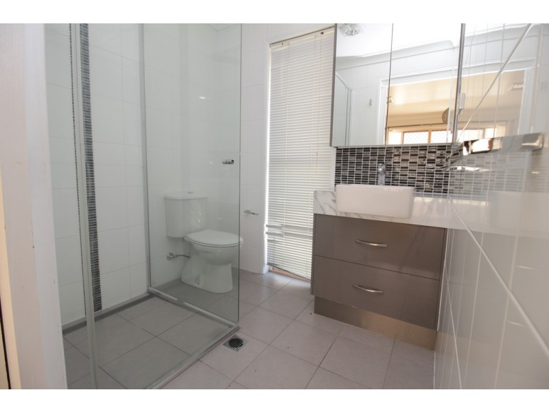 16 Batavia Court, Emerald QLD 4720