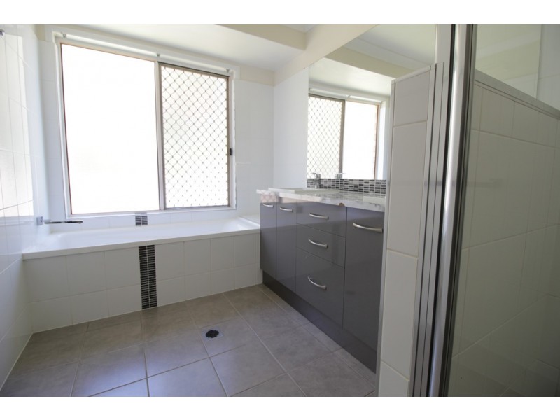 16 Batavia Court, Emerald QLD 4720