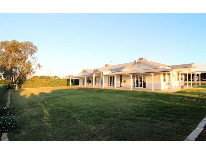 8 Edgewood Drive, Emerald QLD 4720