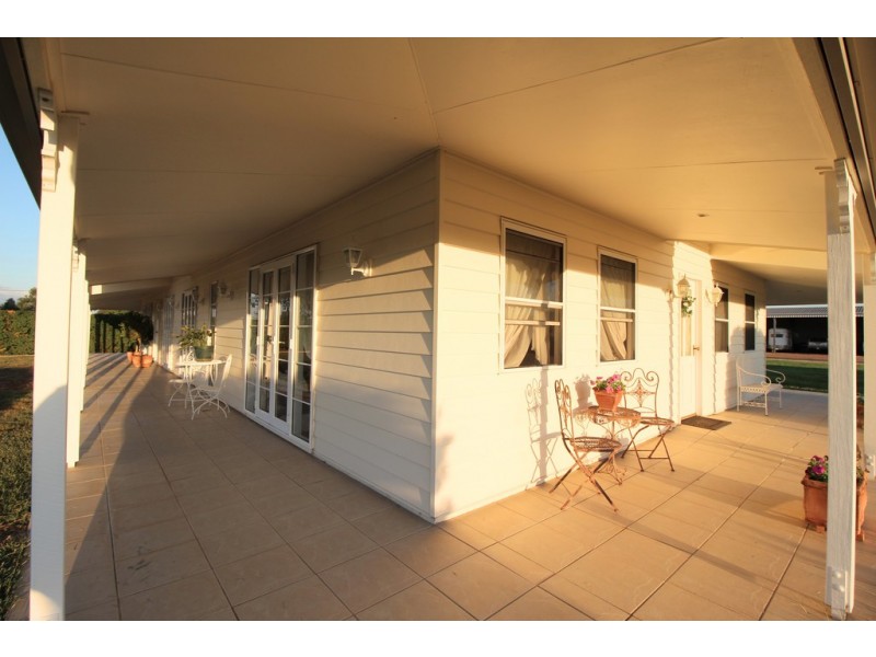 8 Edgewood Drive, Emerald QLD 4720