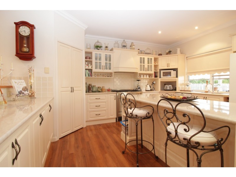 8 Edgewood Drive, Emerald QLD 4720