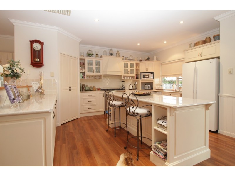 8 Edgewood Drive, Emerald QLD 4720