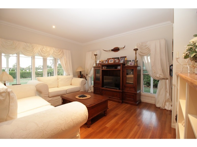 8 Edgewood Drive, Emerald QLD 4720