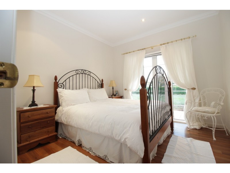 8 Edgewood Drive, Emerald QLD 4720