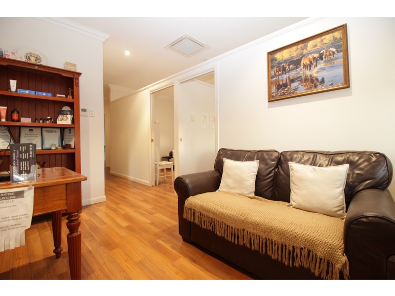 8 Edgewood Drive, Emerald QLD 4720