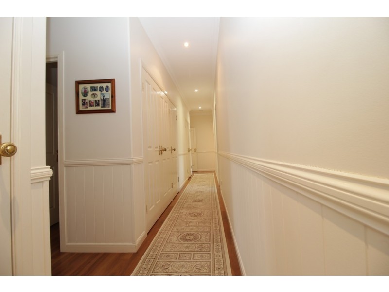 8 Edgewood Drive, Emerald QLD 4720