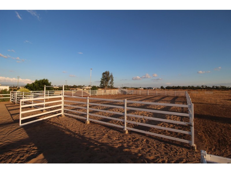 8 Edgewood Drive, Emerald QLD 4720