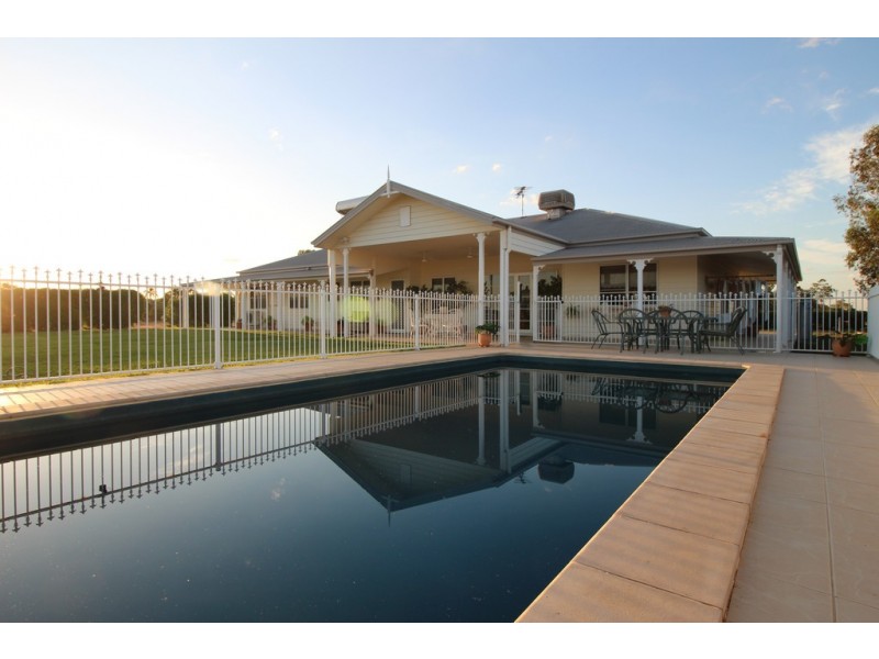 8 Edgewood Drive, Emerald QLD 4720