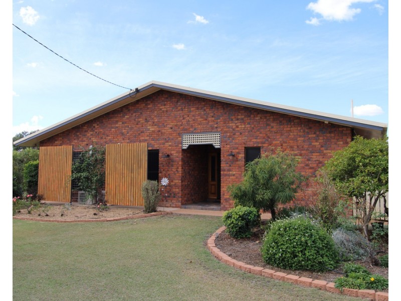 52 Long Street, Emerald QLD 4720