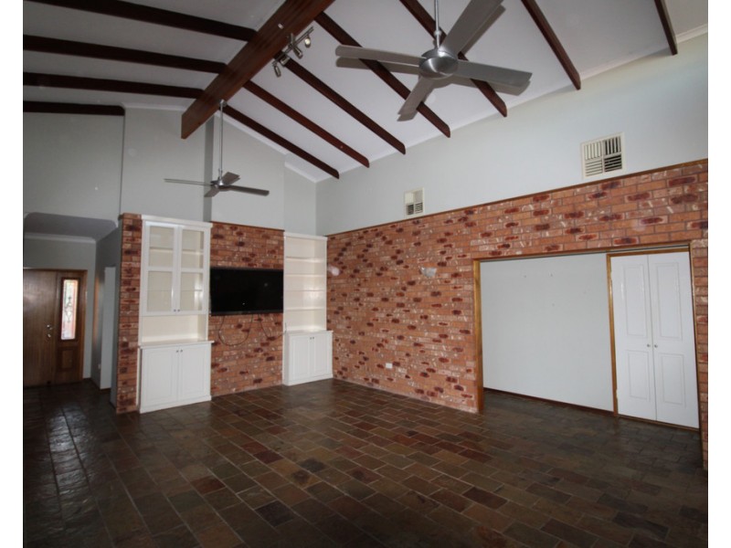 52 Long Street, Emerald QLD 4720