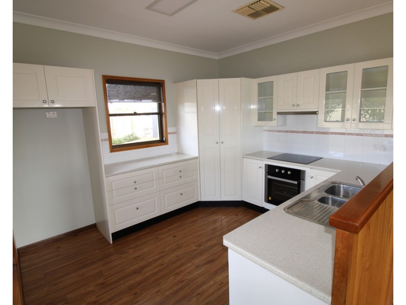 52 Long Street, Emerald QLD 4720