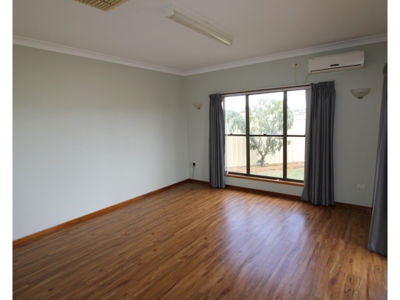 52 Long Street, Emerald QLD 4720