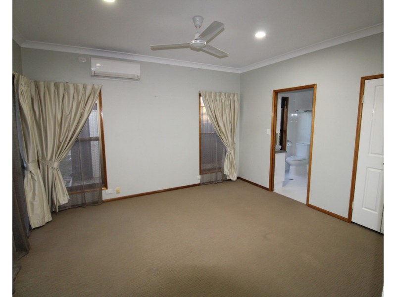 52 Long Street, Emerald QLD 4720