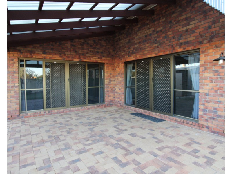 52 Long Street, Emerald QLD 4720