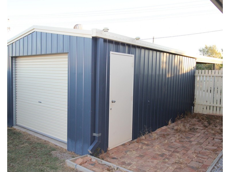 52 Long Street, Emerald QLD 4720