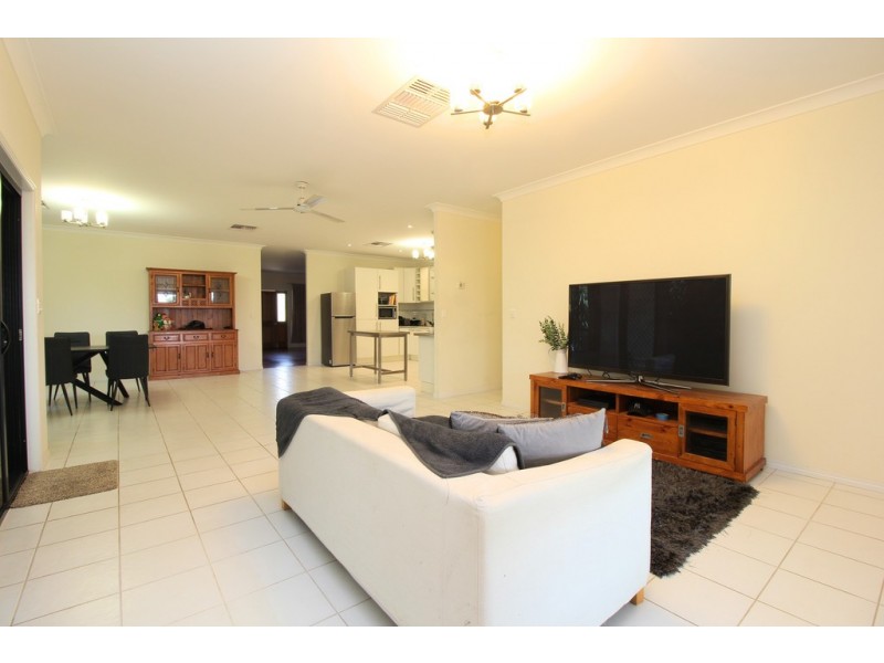 19 Charlton Street, Emerald QLD 4720