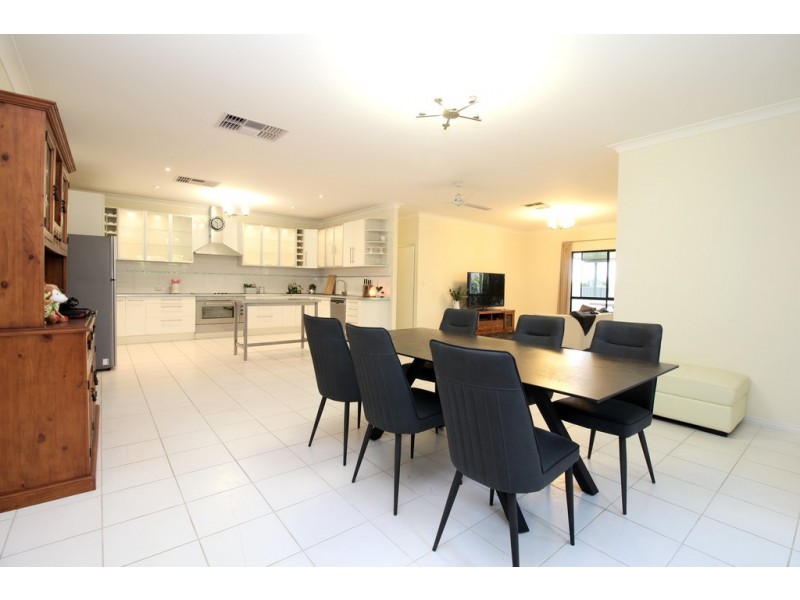 19 Charlton Street, Emerald QLD 4720